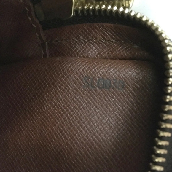 Louis Vuitton Danube Monogram Crossbody Shoulder Bag - Picture 4 of 11